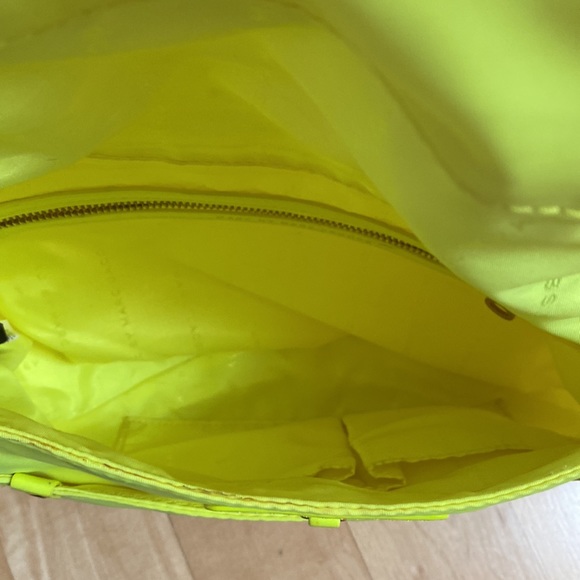 Marc by Marc Jacobs neon yellow crossbody bag - Picture 6 of 9
